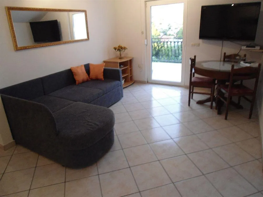 Apartments Slavica Trogir 0*,